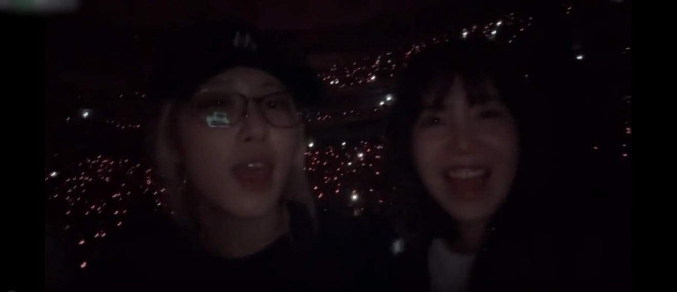 Taylor Swift bị fangirl Rosé quậy ở concert, làm chuyện hơn thua tới cùng - Hình 2