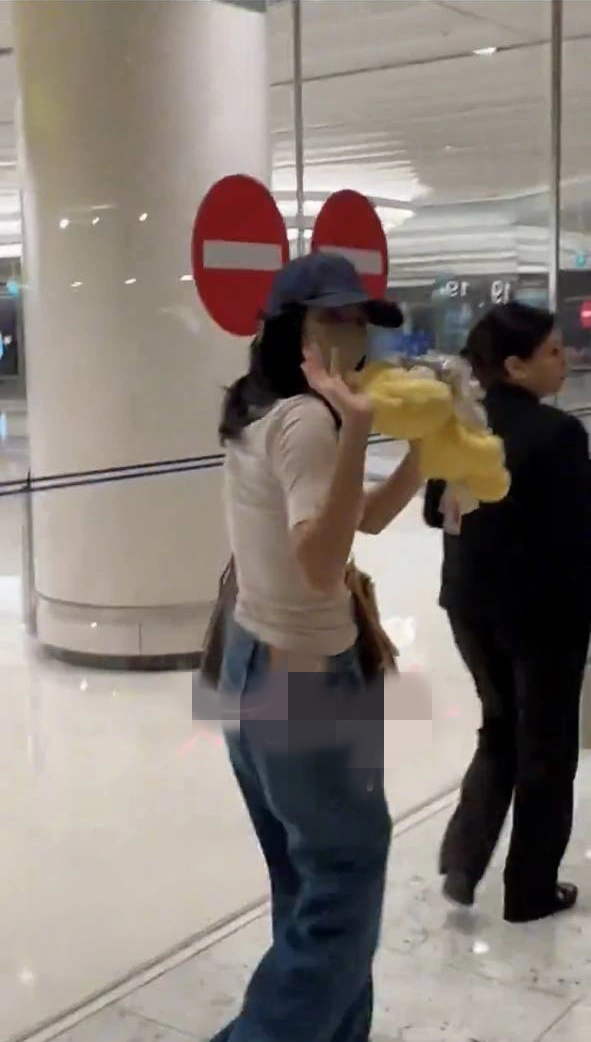 Taylor Swift được Lisa sang tận Singapore ủng hộ, fan không hài lòng 1 điều! - Hình 1