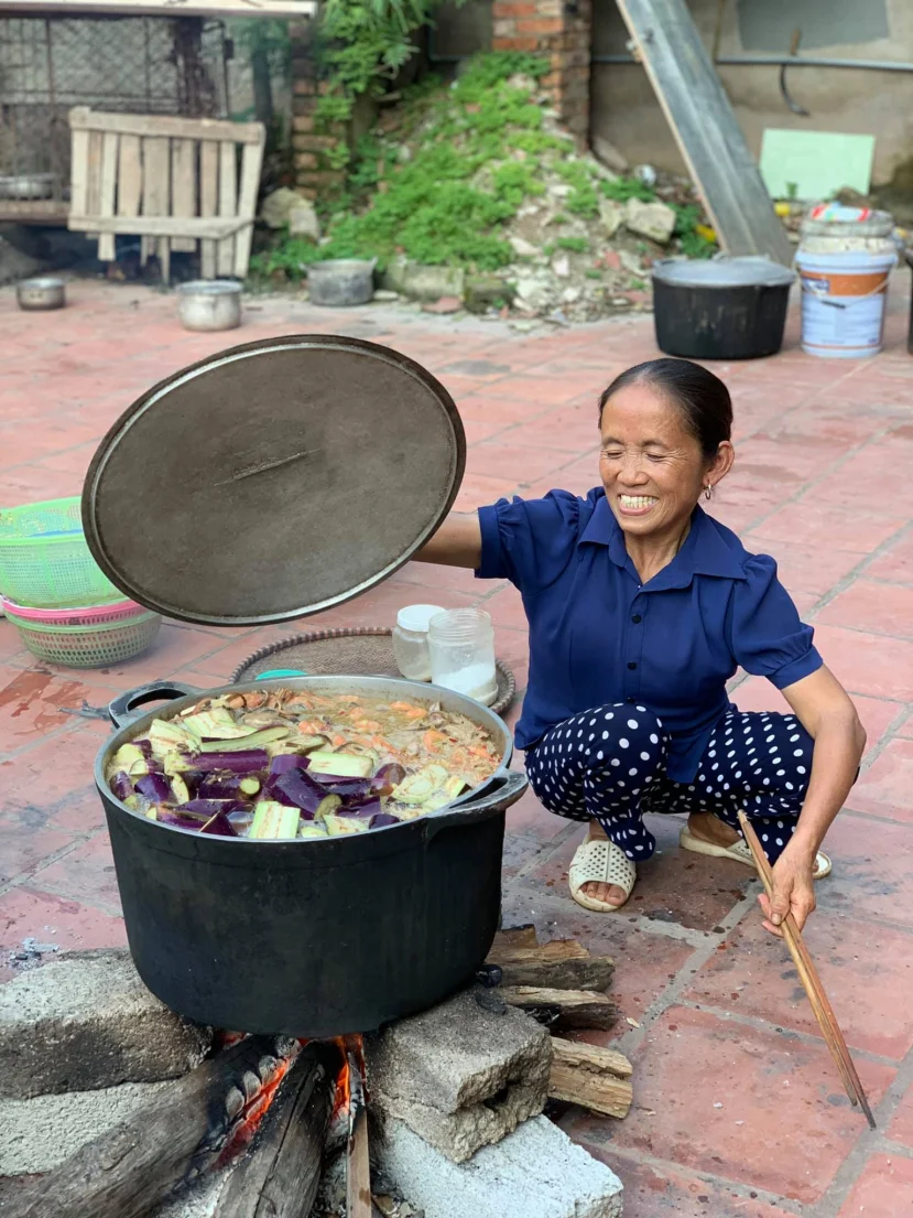 Bà Tân Vlog làm cháy nổ khi đang nấu nướng, dân tình nghi chiêu trò câu view - Hình 7