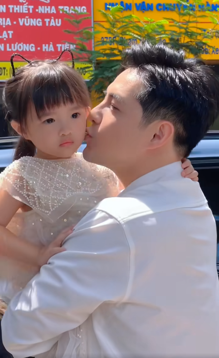Con gái Đông Nhi làm điều đặc biệt cho bố, nữ ca sĩ chính thức bị ra rìa! - Hình 6