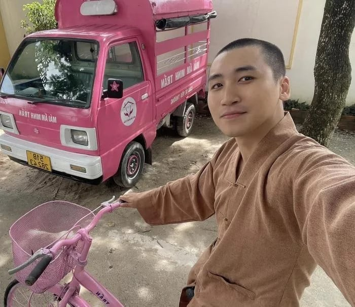 Huy Cung xuống tóc đi tu hậu ly hôn, đồng nghiệp tiết lộ tình trạng hiện tại - Hình 8