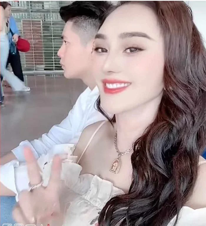 Lâm Khánh Chi dính như sam với trợ lý kém 21 tuổi: Dân tình đồn đoán sắp tái hôn - Hình 3