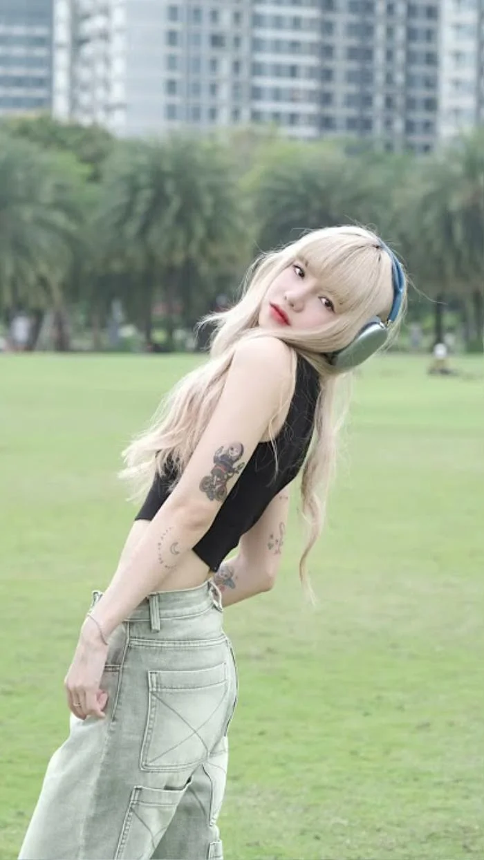Tiktoker Ciin: Nổi tiếng với tên Lisa Việt Nam, vừa công khai hẹn hò gây sốt - Hình 1