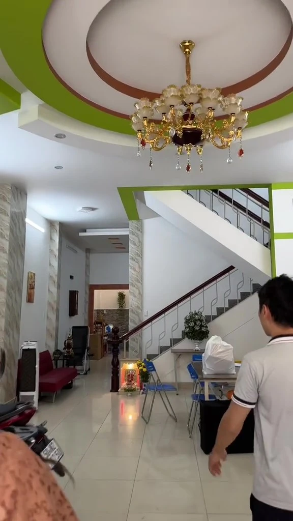 TikToker Pun Pun khoe nhà bố mẹ tặng nhà 14,5 tỷ, netizen chê không đáng tiền! - Hình 3