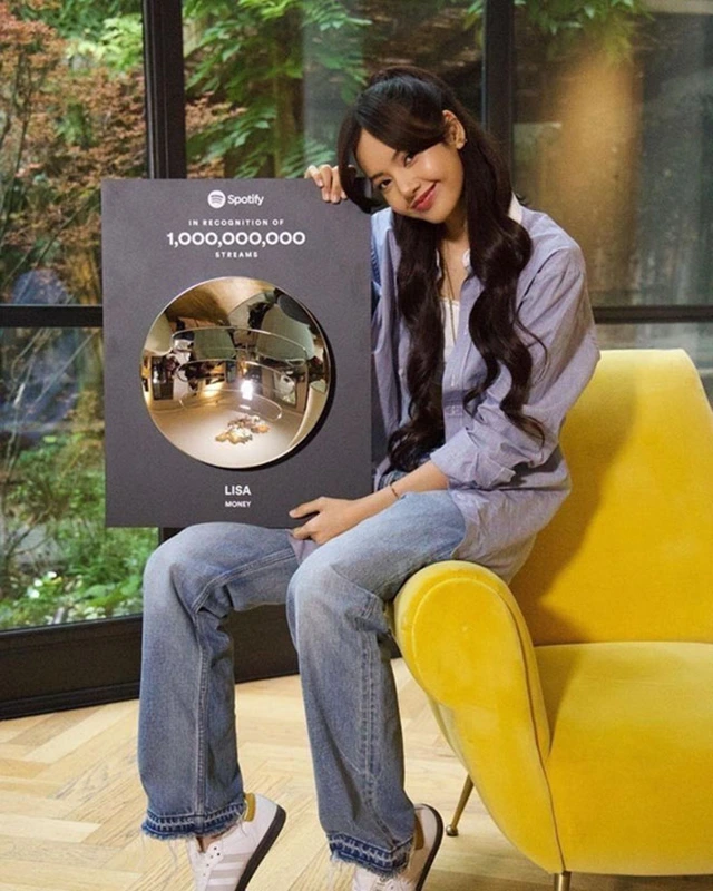 Clip Lisa tỏ thái độ khi gặp Tóc Tiên, đại diện Việt Nam phải la lên 4 từ này - Hình 5
