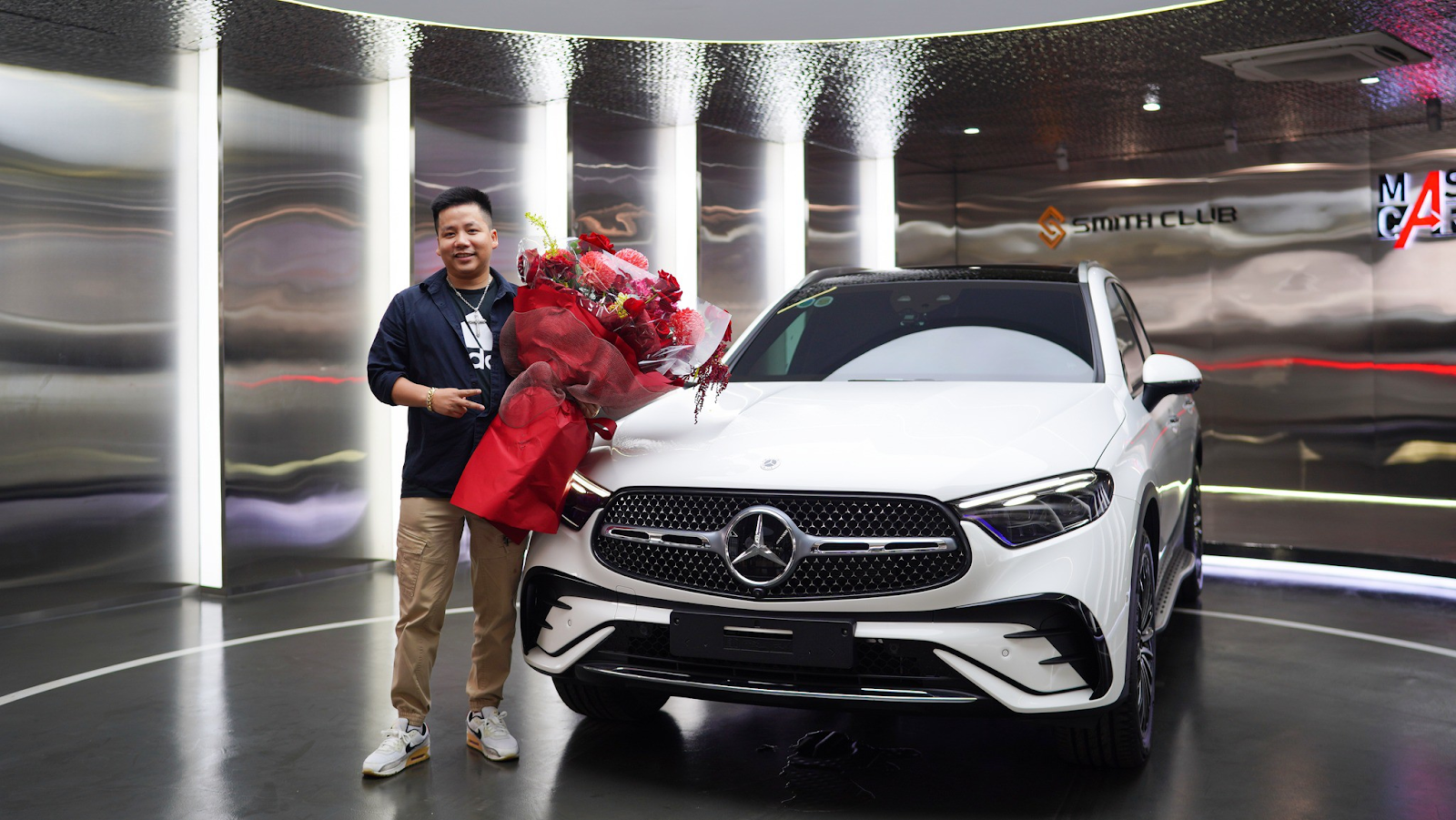 Khoa Pug tự hào ăn đứt Sơn Tùng, ngày kiếm 2 tỷ, bất ngờ trước TNCN phải nộp - Hình 8