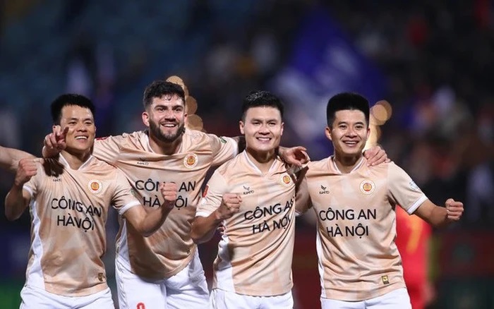 HLV Kiatisak giúp HLV Troussier có phiên bản Quang Hải ấn tượng - Hình 2