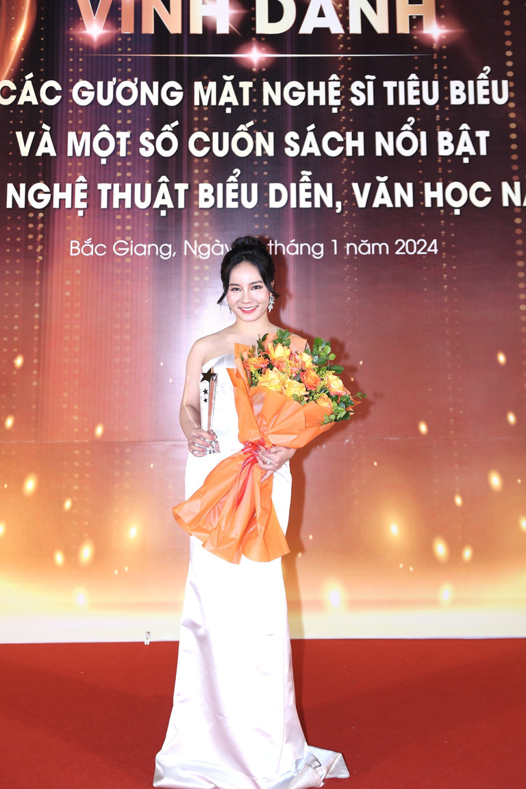 Lan Nhung: Giọng Opera trẻ của Vpop, từng được chồng Thanh Hằng làm cho điều này - Hình 7