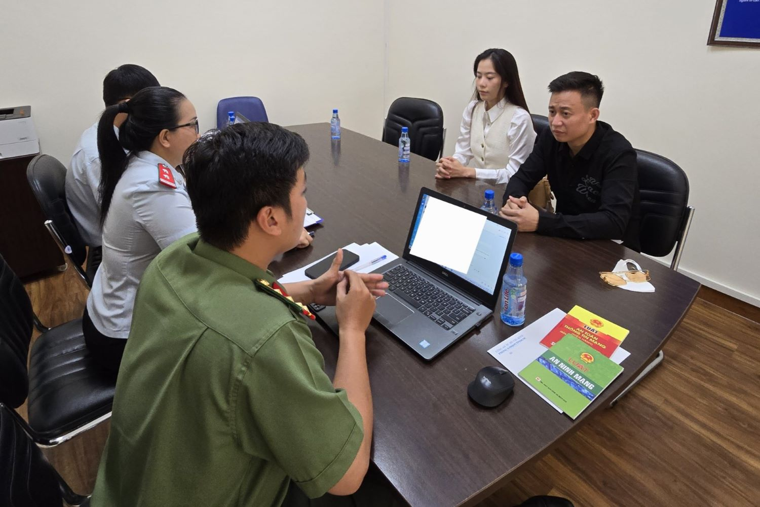 Bạch Công Khanh công bố tin vui khi Nam Em bị phạt, hớn hở bên tình mới - Hình 1
