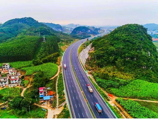 Cô gái thay đổi chóng mặt, từ xinh đẹp sang xấu xí chỉ vì theo đuổi đam mê - Hình 3