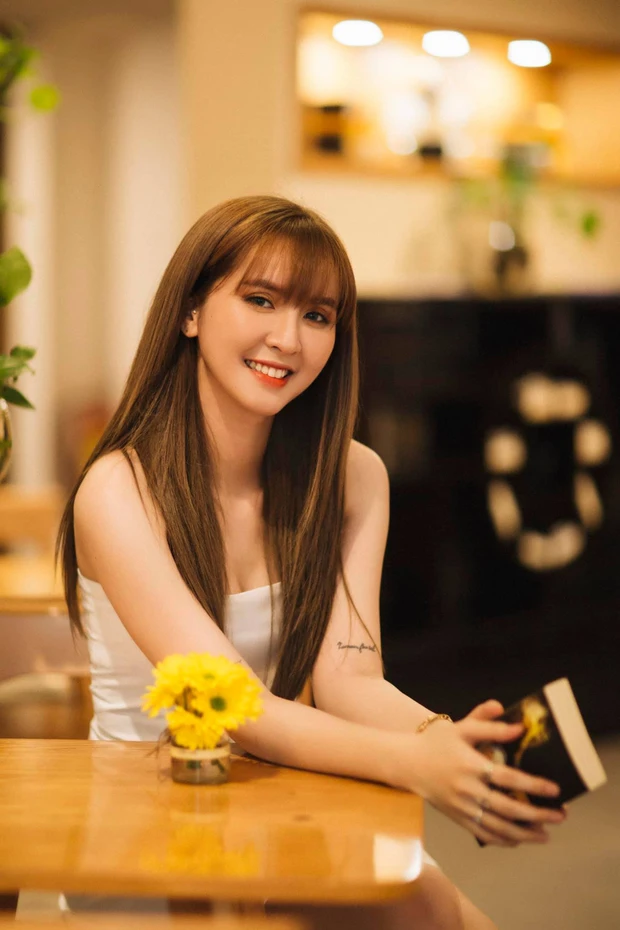 Ngân Sát Thủ: Tình cũ 5 năm của ViruSs, giờ quen phi công kém đến nửa giáp - Hình 1