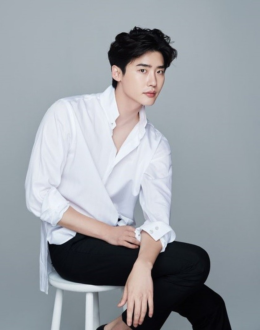 IU thay đổi tâm tình sau khi hẹn hò Lee Jong Suk, netizen ngỡ idol GenZ - Hình 8