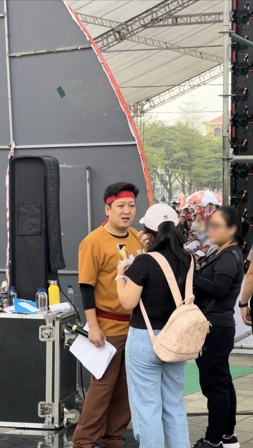 Trường Giang hậu bị Nam Em tố, đi diễn bị khán giả thái độ, nhận xét câu chú ý - Hình 2
