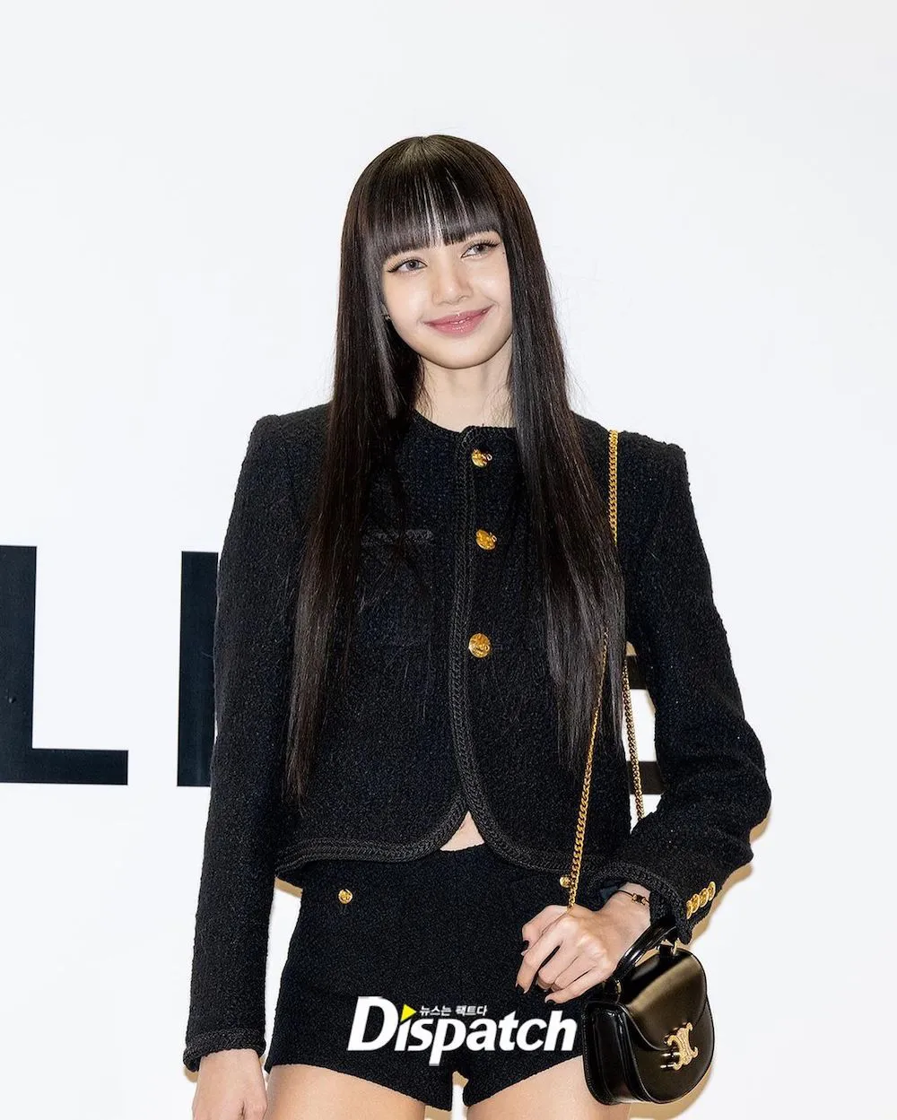 Lisa (BLACKPINK) bị đàn em hất văng, mất chức thống trị, fan sững sờ ngơ ngác? - Hình 3