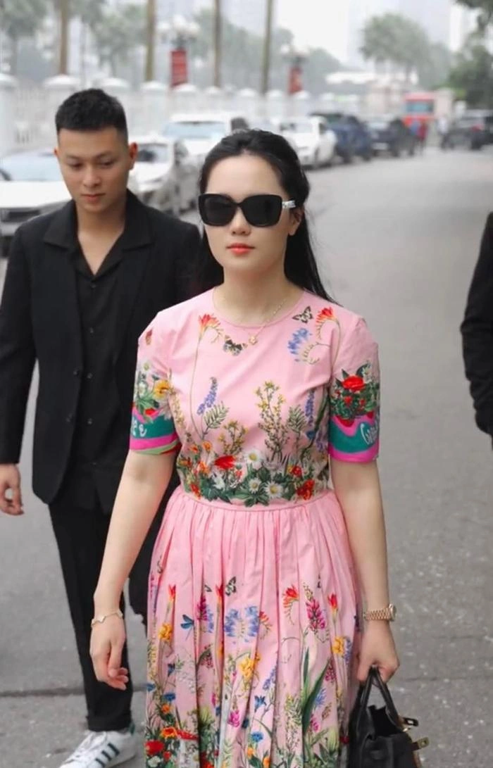 Thăm chị gái sinh con, vợ 1 cầu thủ nổi tiếng Việt Nam làm sản phụ suýt bung chỉ - Hình 1