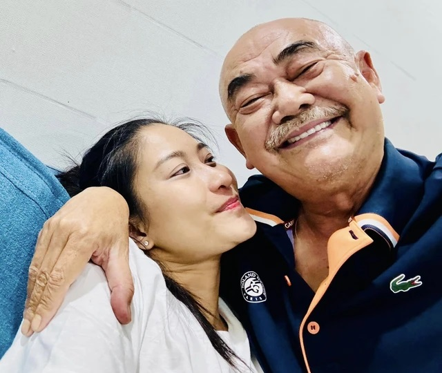 NSND Việt Anh vướng tin đang yêu cô gái trẻ ở tuổi U70, chính chủ lên tiếng - Hình 1