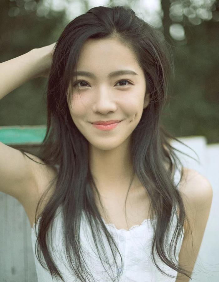 Trang Đạt Phi: Mỹ nhân 22 tuổi đóng Hoàng Dung, dự đoán kế thừa Địch Lệ Nhiệt Ba - Hình 1