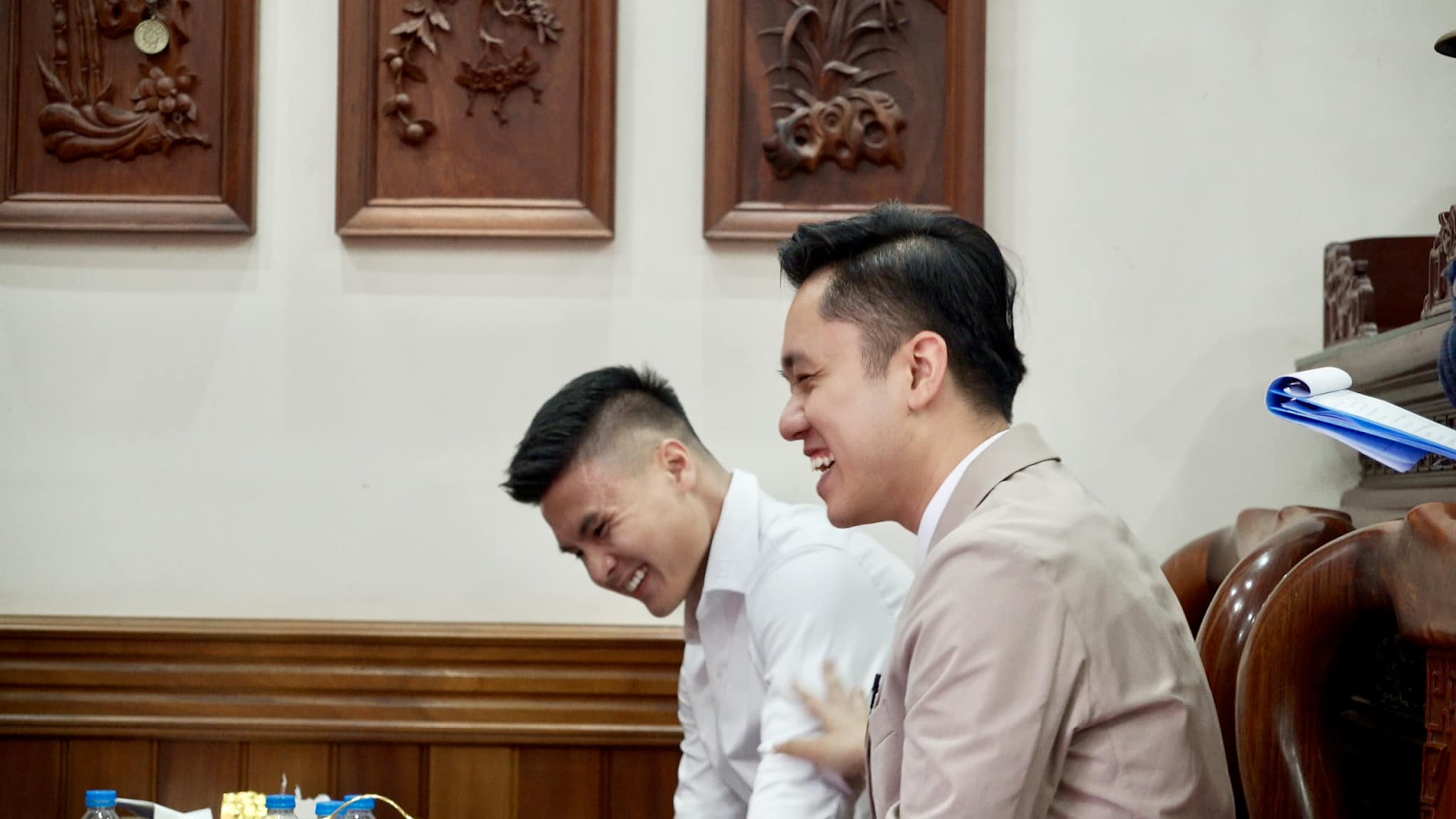 Nam MC điển trai gây sốt ở đám cưới Quang Hải, khán giả lăm le đòi bế về nuôi - Hình 6