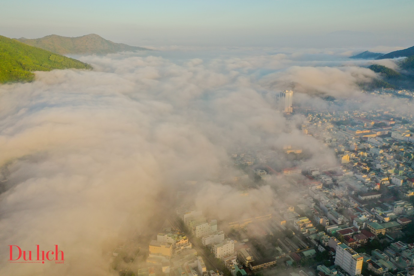 Bình minh huyền ảo ở phố biển Quy Nhơn - Hình 2