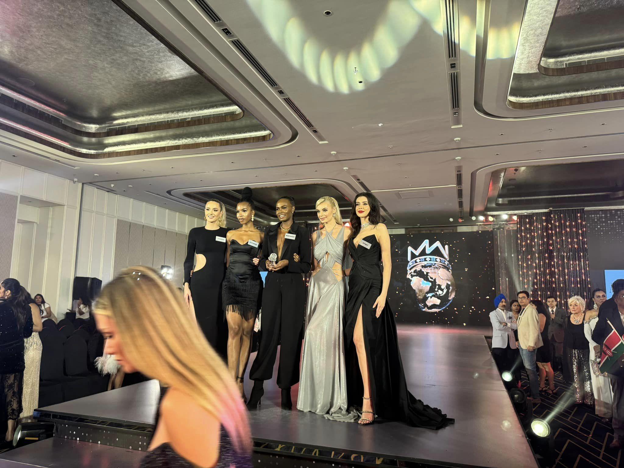 Miss World: 1 thí sinh vấp té ở phần thi Top Model, BTC liền ngừng show để xử lý - Hình 1