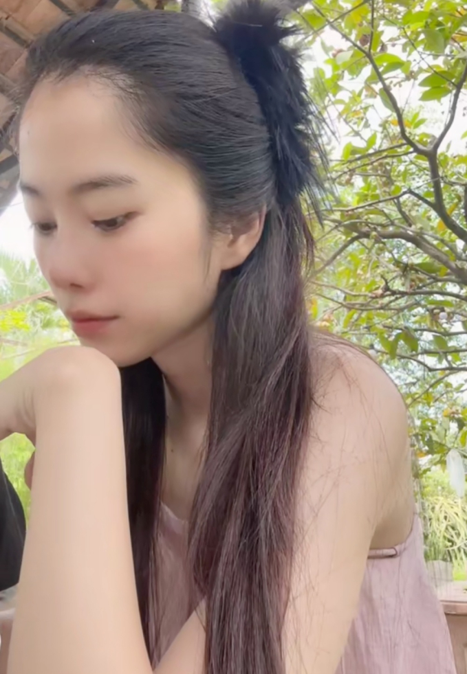 Nam Em nói rõ lý do đang hát mà nôn mửa trên livestream, có phải mang thai? - Hình 2
