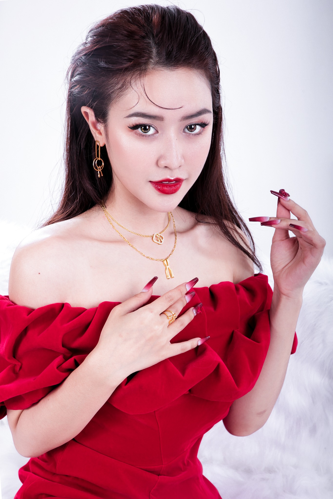 Nhan sắc cô gái đóng cảnh táo bạo trong phim Mai của Trấn Thành - Hình 1