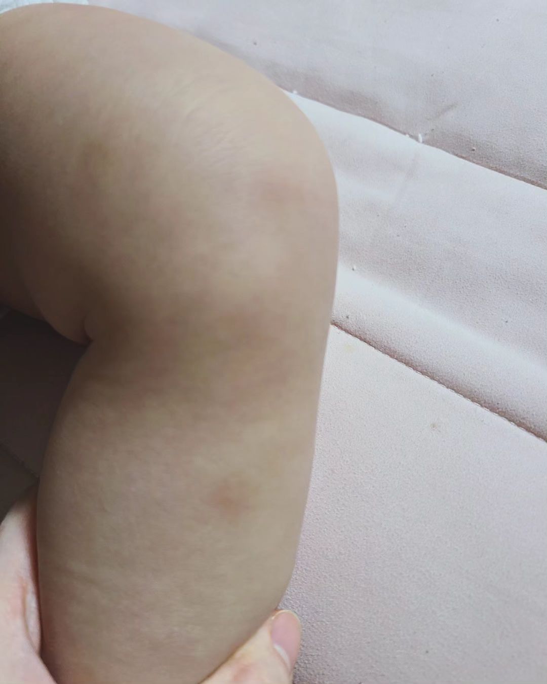 Nữ ca sĩ thông báo ly hôn và tái hôn cùng lúc: Tung bằng chứng tố chồng cũ bạo hành, nợ nần và cờ bạc - Hình 1
