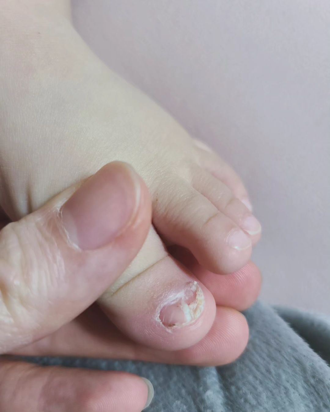 Nữ ca sĩ thông báo ly hôn và tái hôn cùng lúc: Tung bằng chứng tố chồng cũ bạo hành, nợ nần và cờ bạc - Hình 3