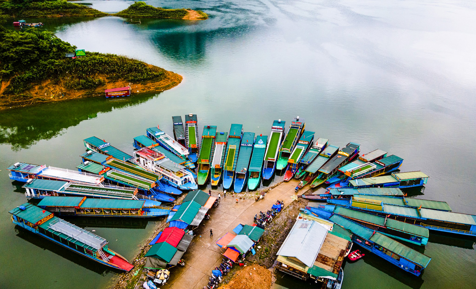 Phát hiện một Vịnh Hạ Long thu nhỏ ở vùng núi phía Bắc Việt Nam, du khách nhận xét có khung cảnh sơn thủy hữu tình - Hình 7
