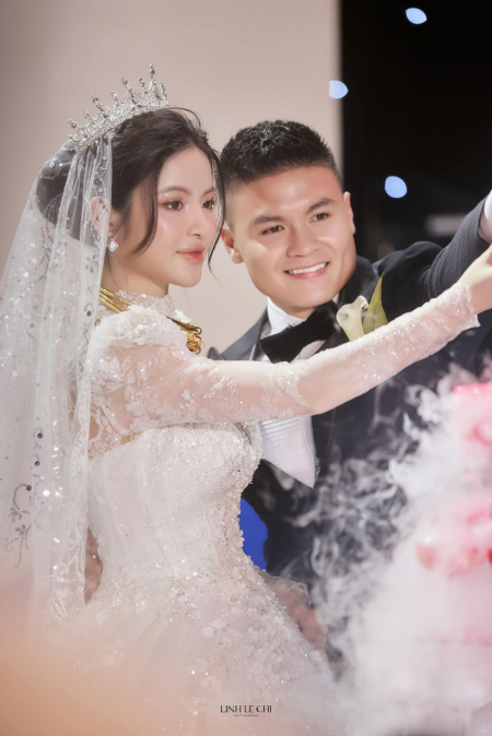 Mẹ Quang Hải nhảy bung nóc trong tiệc cưới, con dâu thái độ mệt mỏi - Hình 8