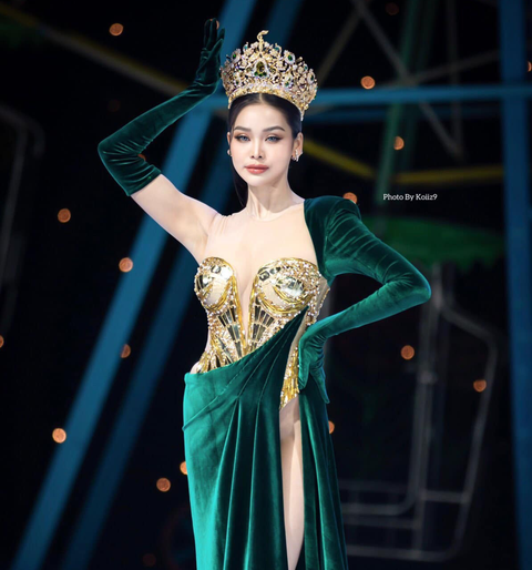 Miss Grand Thái: Đi thi bằng xe cấp cứu, cưỡi ngựa, múa cột, bị fan chê lố lăng - Hình 8