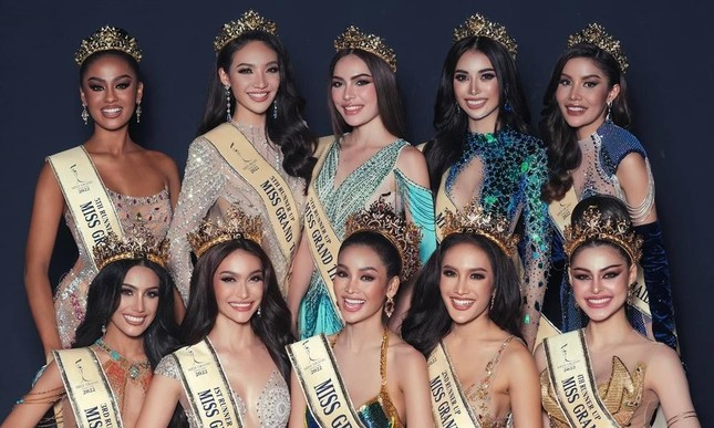 Miss Grand Thái: Đi thi bằng xe cấp cứu, cưỡi ngựa, múa cột, bị fan chê lố lăng - Hình 9