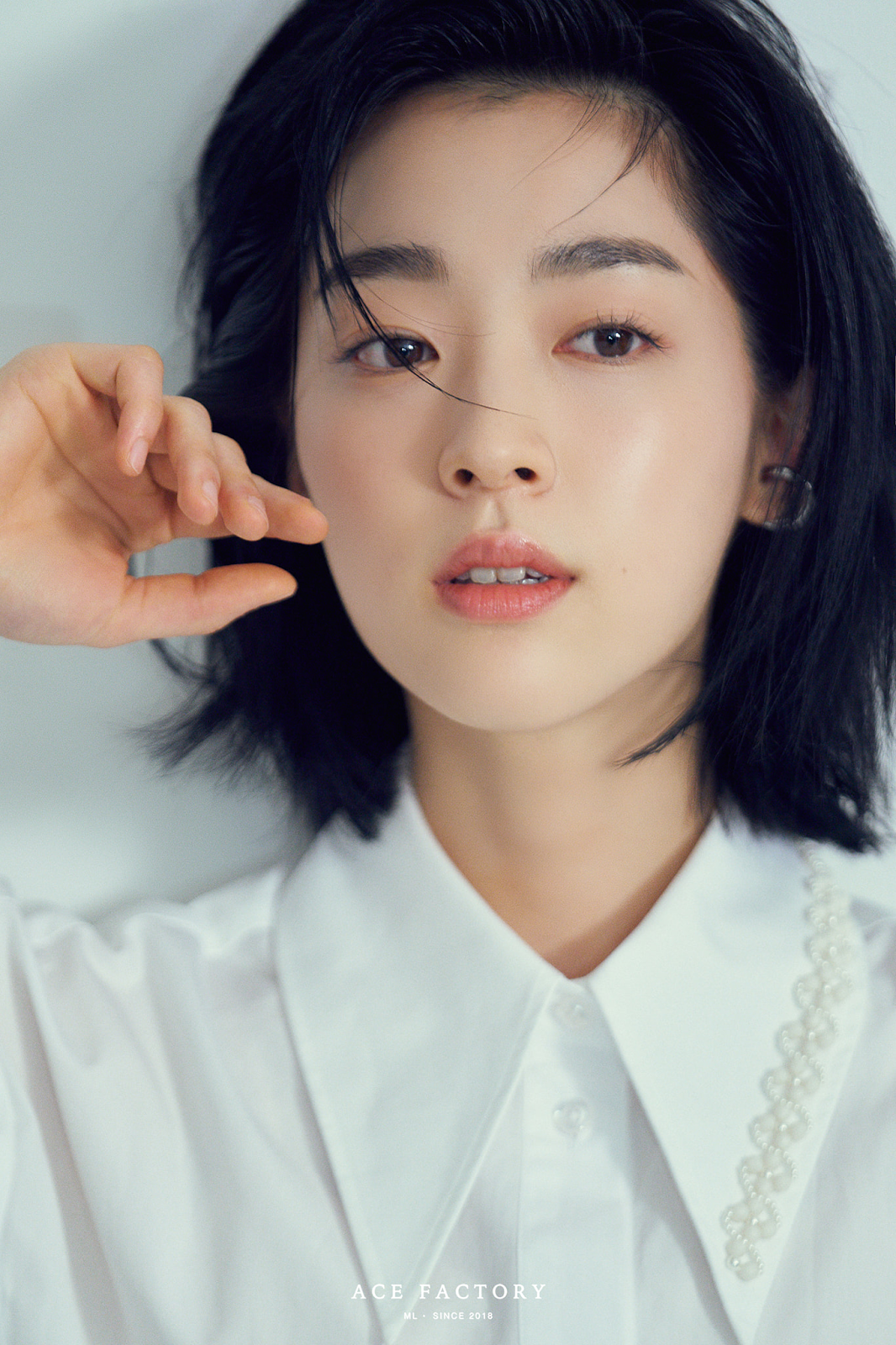 Choi Sung Eun: tình mới của Song Joong Ki, sở hữu nhan sắc giống cả Kbiz - Hình 1