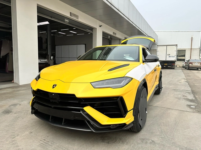 Chồng Đoàn Di Băng tiếp tục tậu siêu xe 2,4 tỷ sau khi mua Lamborghini tặng vợ - Hình 4
