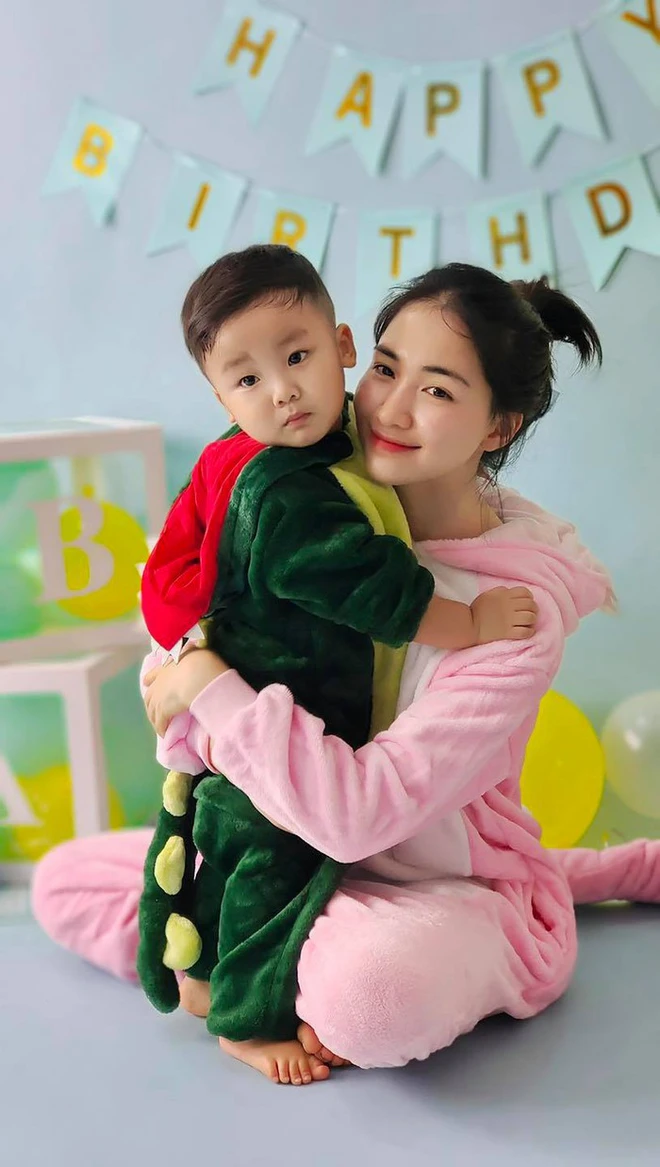 Hòa Minzy vượt mặt loạt sao, nhận tin vui khủng sau thông báo con trai đi Úc - Hình 1