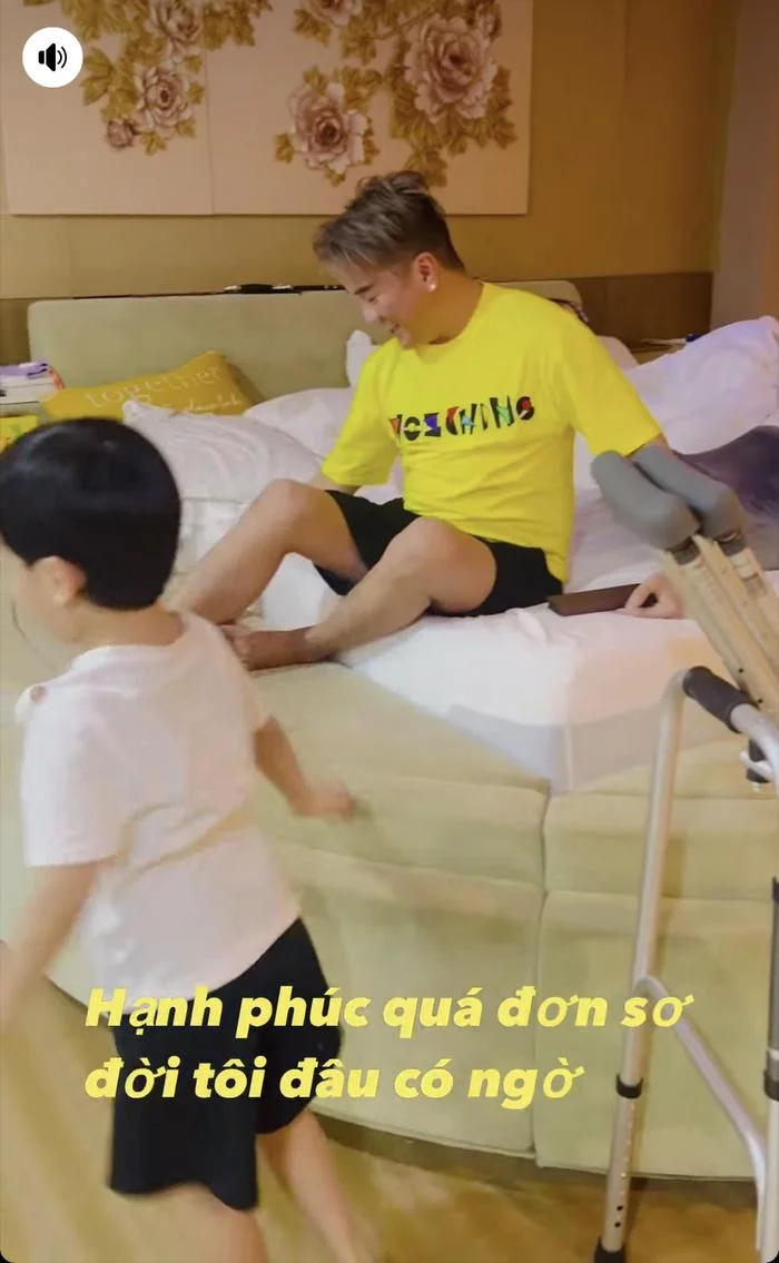 Đàm Vĩnh Hưng nghẹn ngào vì con trai hiếu thảo: 4 tuổi đã biết chăm bệnh cho bố - Hình 2