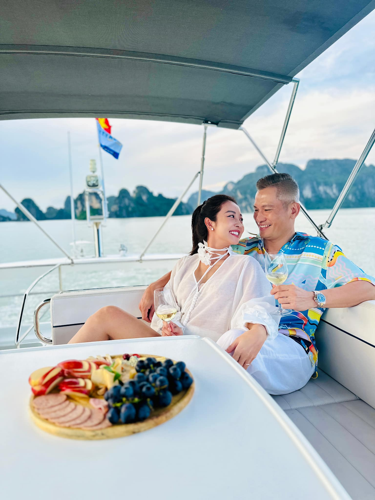 Jennifer Phạm thả dáng dạo phố, visual lão hóa ngược, mẹ 4 con vẫn như gái 18 - Hình 5