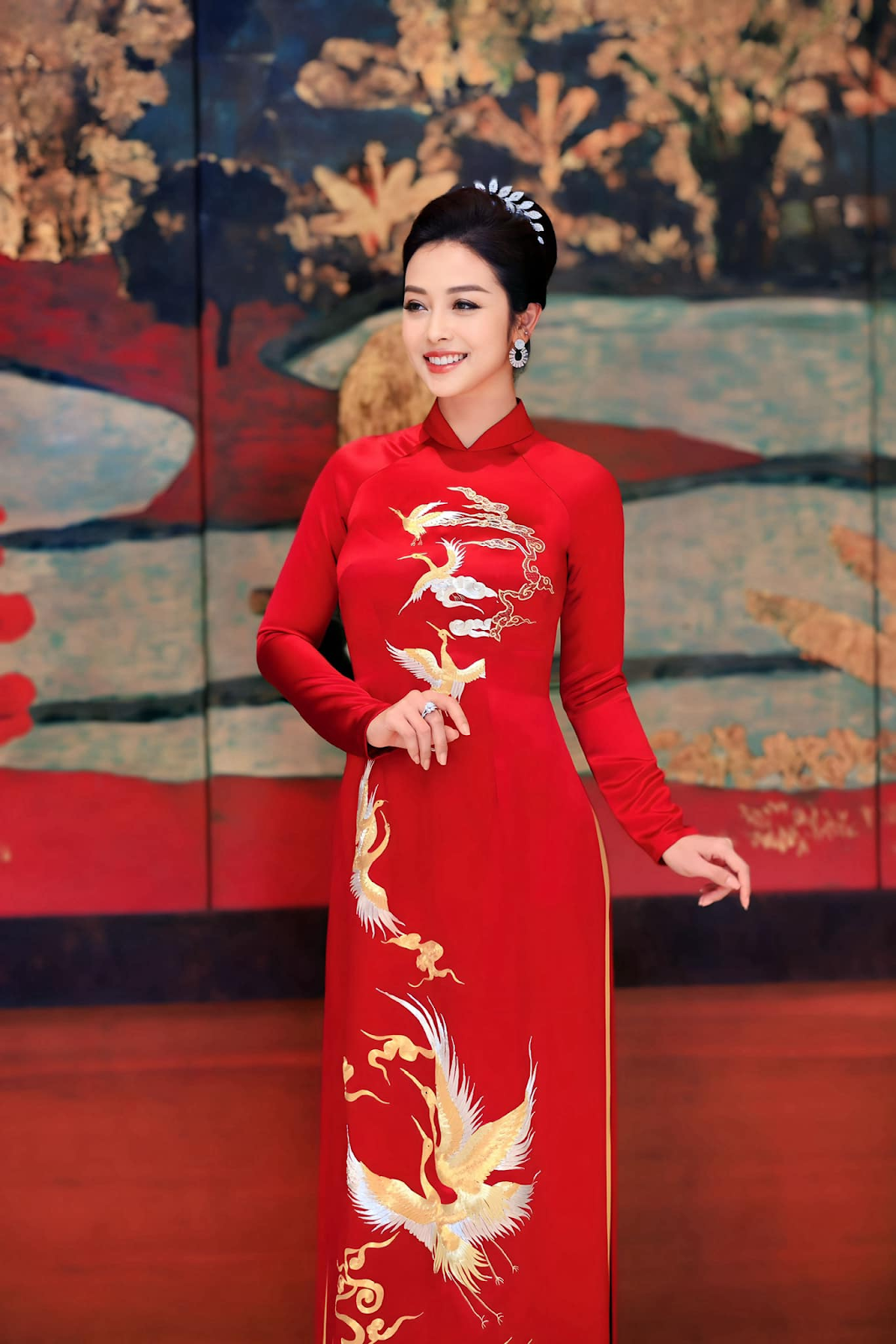 Jennifer Phạm thả dáng dạo phố, visual lão hóa ngược, mẹ 4 con vẫn như gái 18 - Hình 7