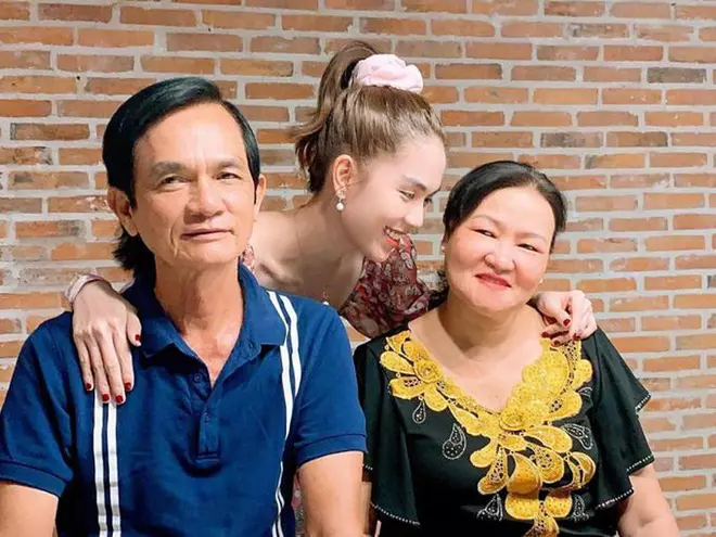 Mẹ kế Ngọc Trinh đoàn tụ con gái sau thời gian ngồi tù, nói 1 câu gây nhói lòng - Hình 4
