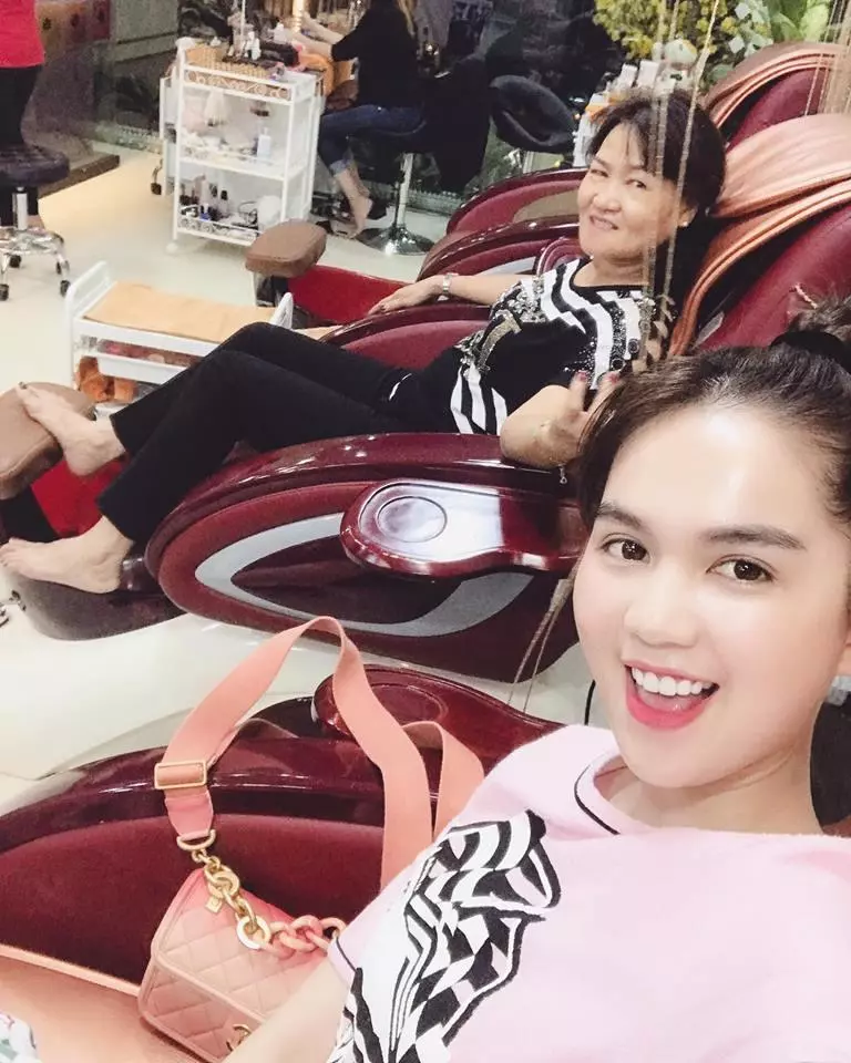 Mẹ kế Ngọc Trinh đoàn tụ con gái sau thời gian ngồi tù, nói 1 câu gây nhói lòng - Hình 3