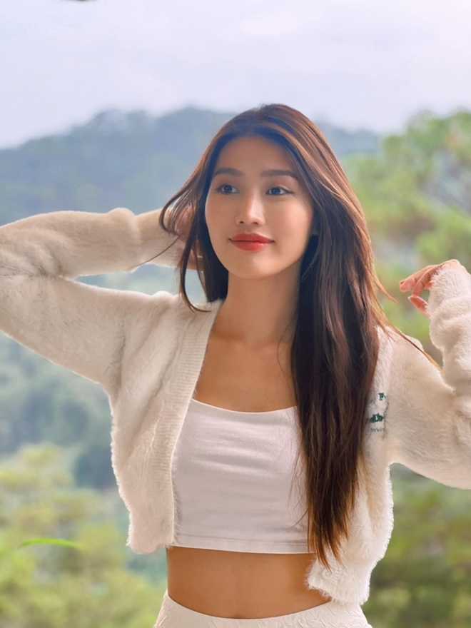 Á hậu Chế Nguyễn Quỳnh Châu: Tiết lộ quá khứ từng bị bố mẹ cấm tham gia showbiz - Hình 4