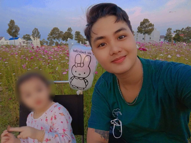 Người đàn ông đầu tiên ở Việt Nam sinh con cuộc sống sau 4 năm như thế nào? - Hình 2