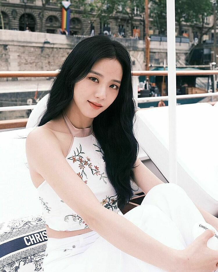 Jisoo lộ bản chất tham vọng, muốn thâu tóm xứ Hàn, fan hãi hùng tỏ thái độ - Hình 3