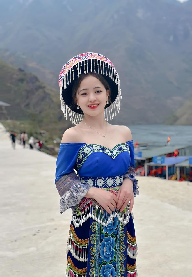 Phúng Phính và cô gái bán lê thay đổi bất ngờ: Người có chồng, người lột xác - Hình 5