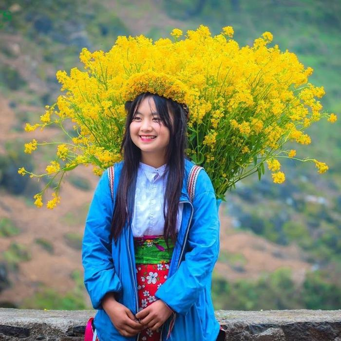 Phúng Phính và cô gái bán lê thay đổi bất ngờ: Người có chồng, người lột xác - Hình 8