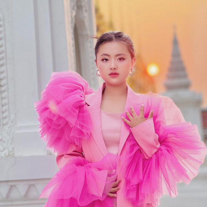 Phúng Phính và cô gái bán lê thay đổi bất ngờ: Người có chồng, người lột xác - Hình 13