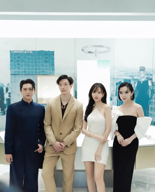 Baifern Pimchanok, Win Metawin đọ sắc với 2 nghệ sĩ Việt Min và Grey D - Hình 4