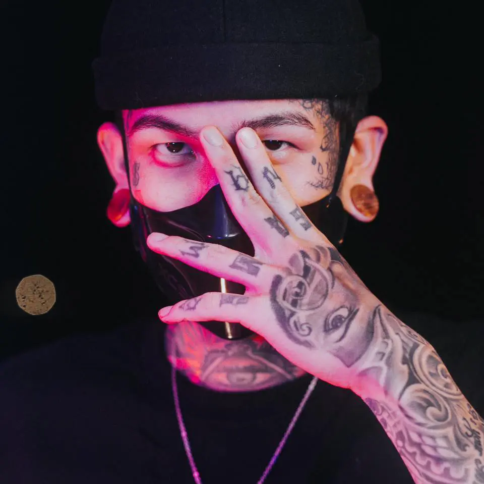 Dế Choắt: Từ thợ xăm thành quán quân Rap Việt, sở hữu toàn hit chục triệu view - Hình 2