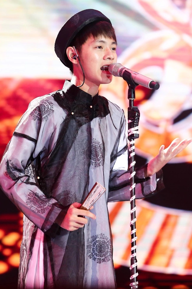 Cao Bá Hưng: Quán quân Sing My Song mùa đầu tiên, hậu duệ 7 đời của Cao Bá Quát - Hình 4