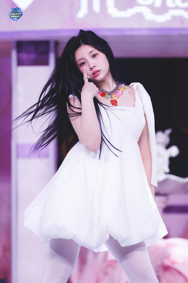 Wonhee (ILLIT): được debut sau 1 tháng vì quá xinh, center nhưng bị chê đơ - Hình 4